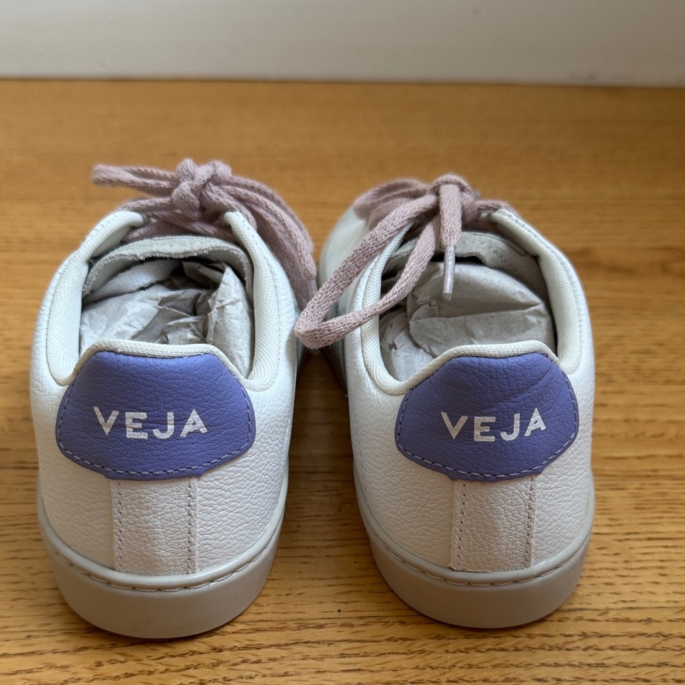 Veja Kids' Esplar Leather Sneaker
in Extra White Matcha Size 2 - Picture 5 of 7